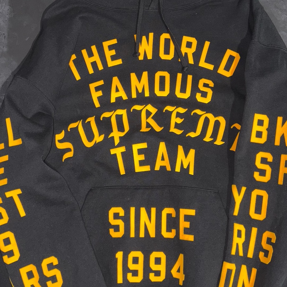 2023
Supreme Team Flocked Hooded Sweatshirt 'Black'